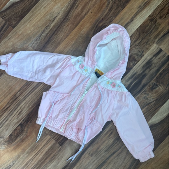 tot trends Other - Vintage flower embroidered pink windbreaker with hood 2T
